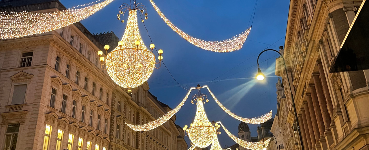 Kronleuchter von der Kärntnerstraße, Straßenbeleuchtung um Weihnachen, Lichter