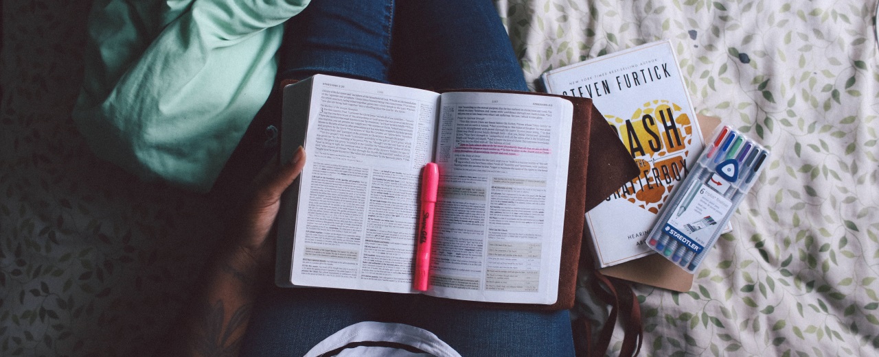 Abkürzungen im Studium Österreich,  Photo by Jazmin Quaynor on Unsplash